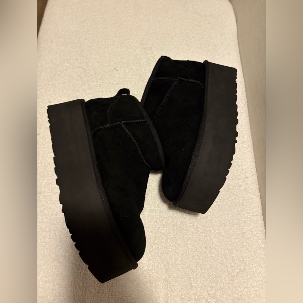 Black Platform Suede Boots jugs 🖤